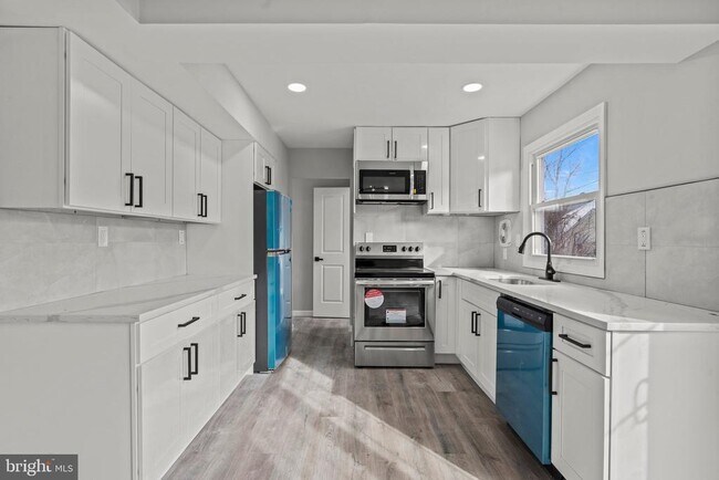 Building Photo - 48 Marboro Ln