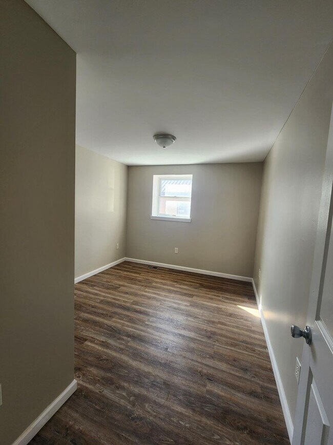 Building Photo - 377 White Deer Ave