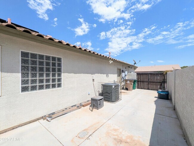 Building Photo - 3990 N 143rd Ln