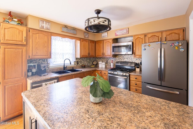 Building Photo - 99 Fiddlers Ln