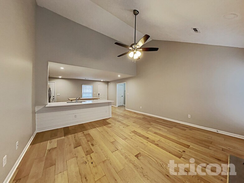 Building Photo - 4021 Deer Run Trce