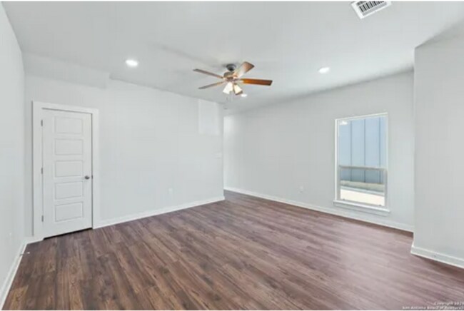Building Photo - 810 S Walters St