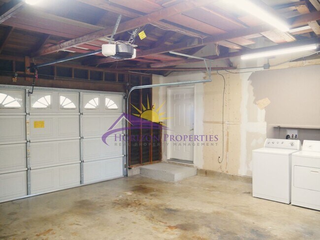 Building Photo - Remodeled 3 Bed 2 Bath 1,215 Sq Ft Citrus Heights Home