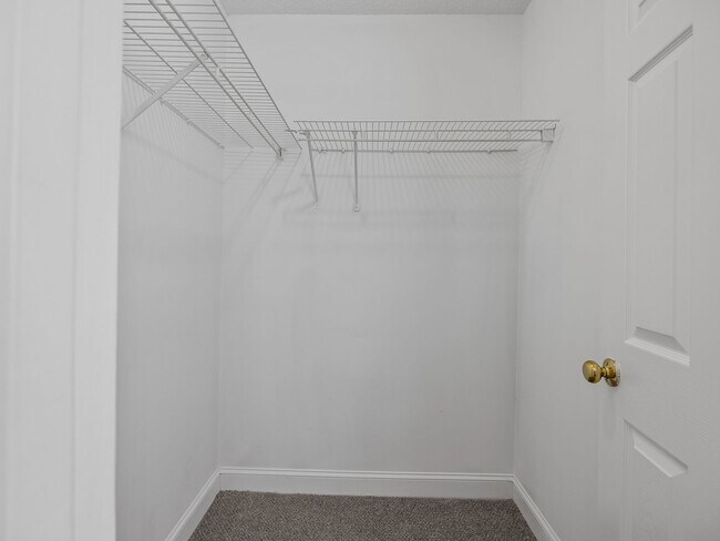 Building Photo - Freshly Renovated 2 BR, 2.5 BA Townhome Ce...
