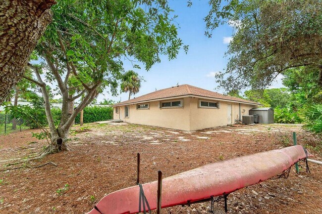 Building Photo - 14965 Palmwood Rd