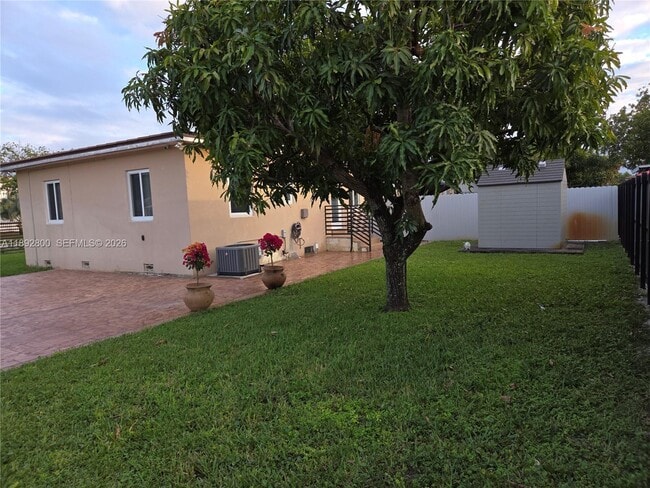 Building Photo - 1690 E 5th Ave