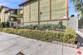 Building Photo - 6155 Reseda Blvd