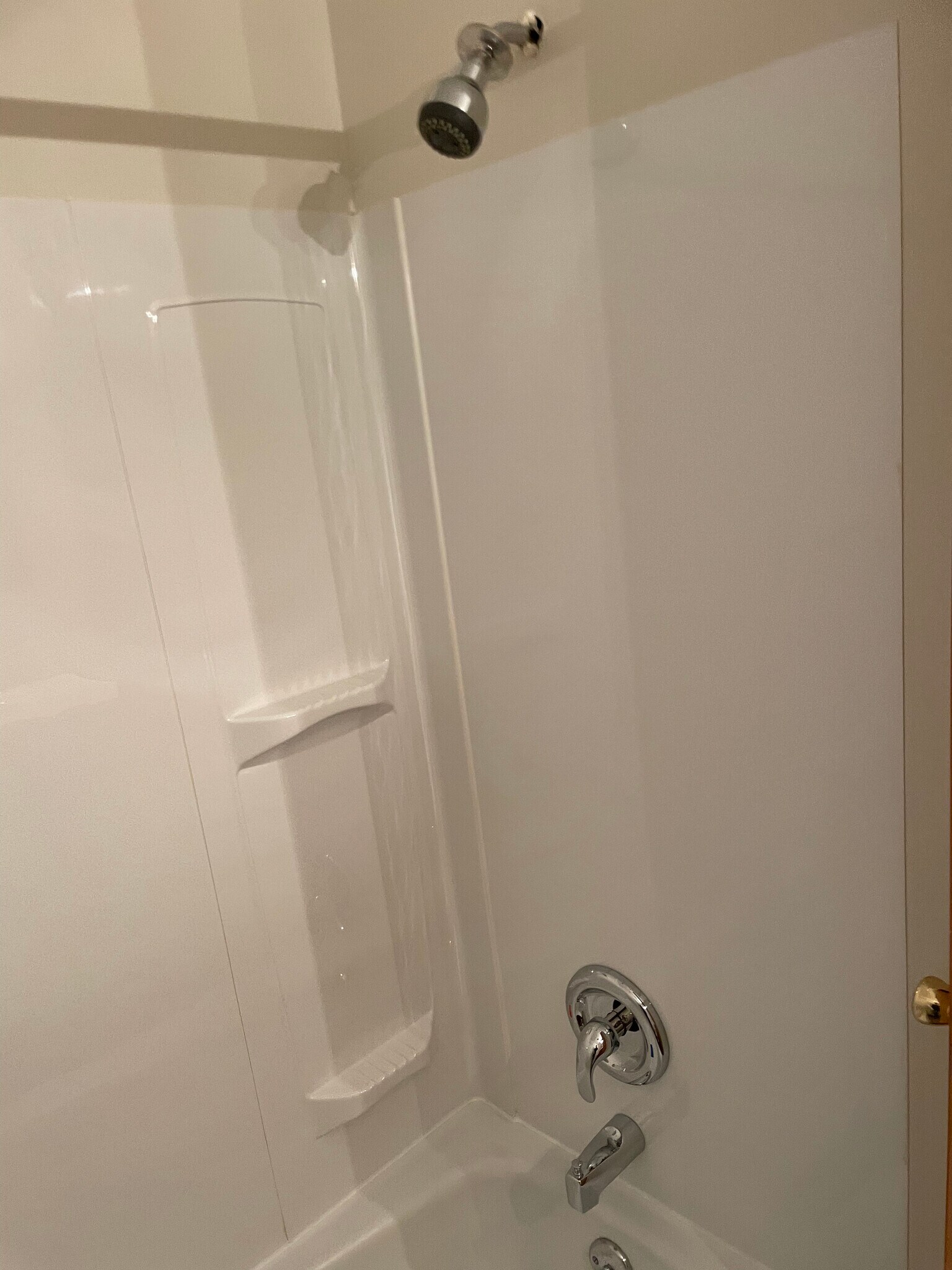 Tub/shower - 8396 N Akins Rd