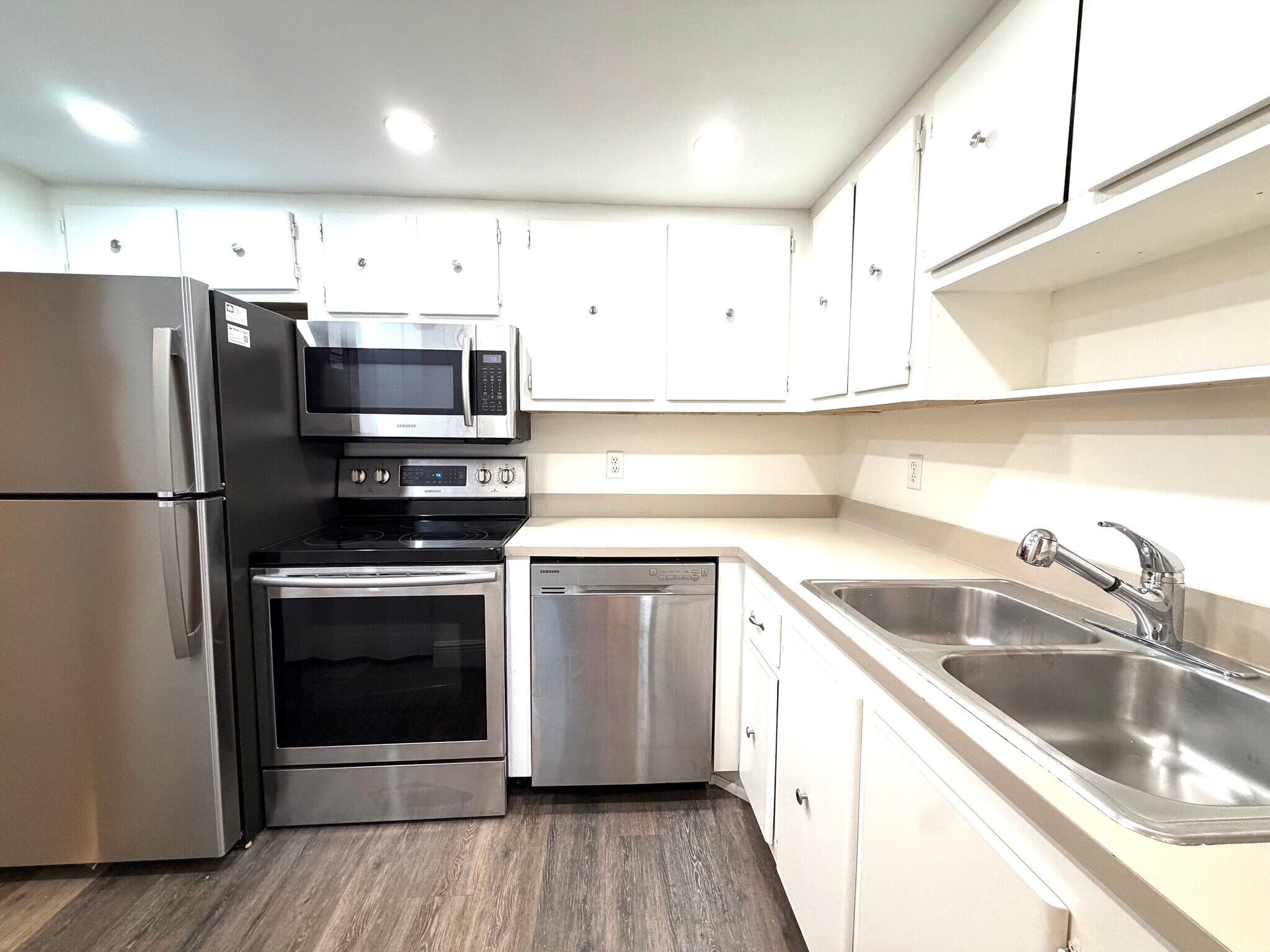 Building Photo - 3704 Broadway