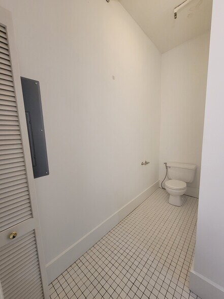 Building Photo - 122 N 3rd St