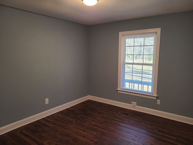 Building Photo - 3 bedroom, 2 bath home - Burgaw