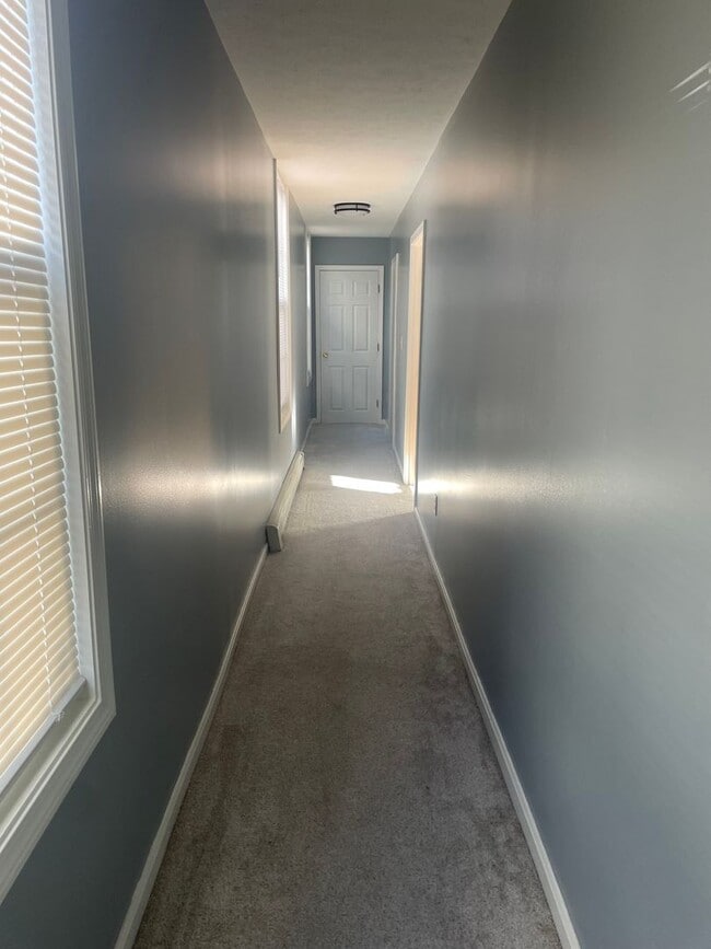 Building Photo - Beautiful 2BR/1BA Condo Available January 16th!!!  Great Portland Location!!!