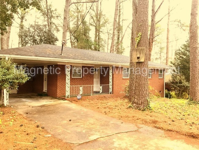Building Photo - Great Brick Home with a Private Back Deck!