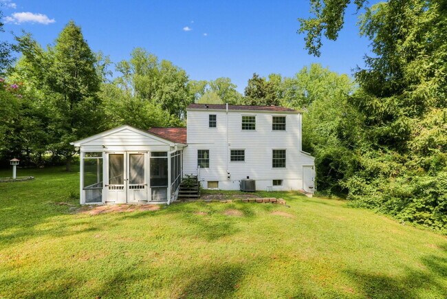 Building Photo - 4419 S Shore Dr