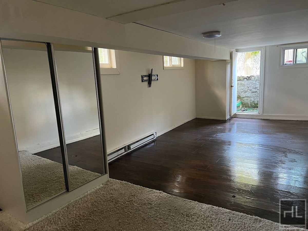 Building Photo - 3BR 1BA Sunny Corner Duplex w/ private yard