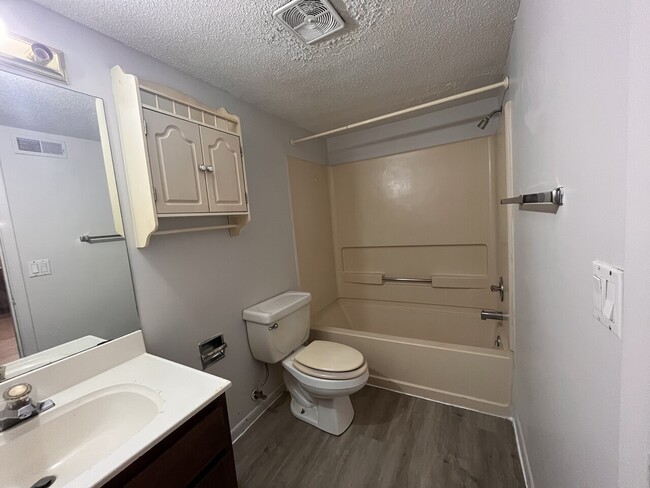Building Photo - 320 Landing