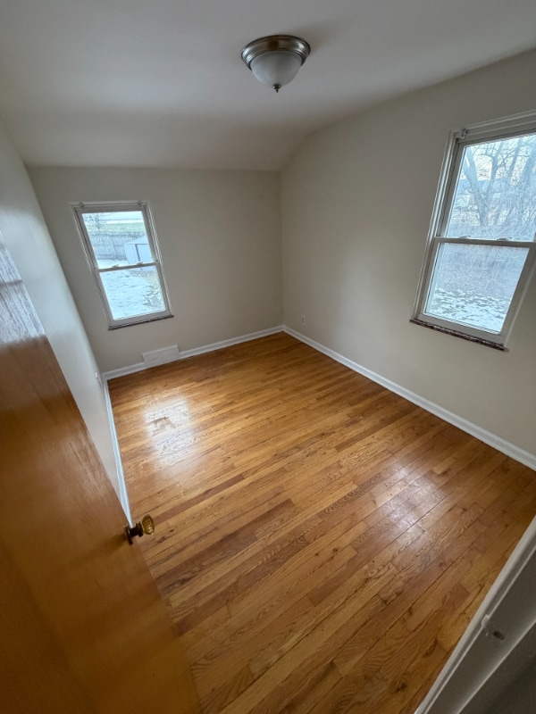 Building Photo - 400 Parkview Dr