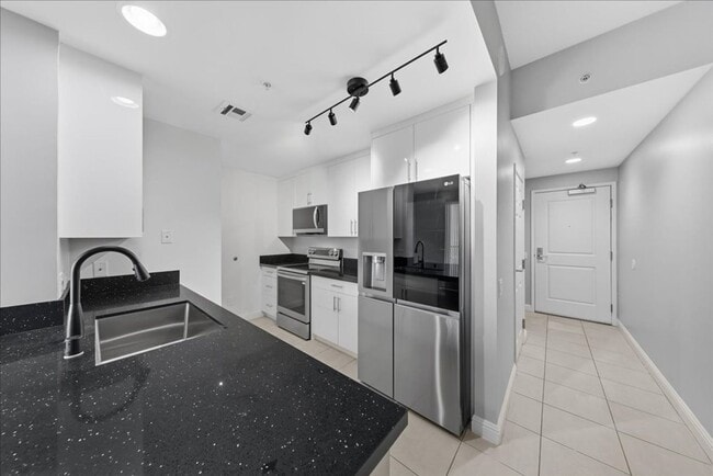 Building Photo - Stunningly Remodeled Studio High-Rise Unit For Rent