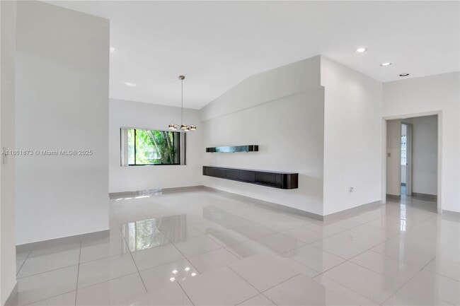 Building Photo - 4585 SW 87th Ave