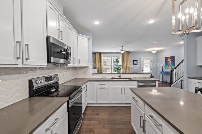 Building Photo - 410 Triumph Ln