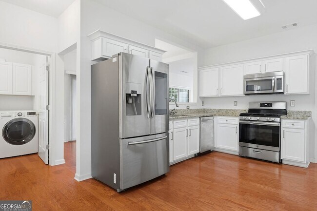 Building Photo - 513 Stepney Ct SE