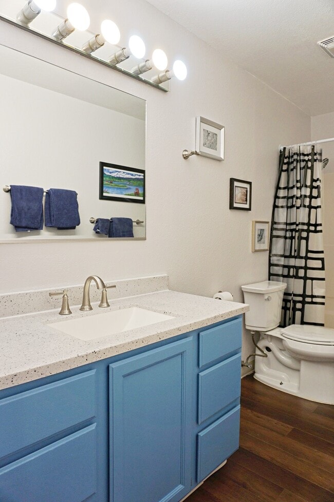 Building Photo - 1020 Friendly Ln