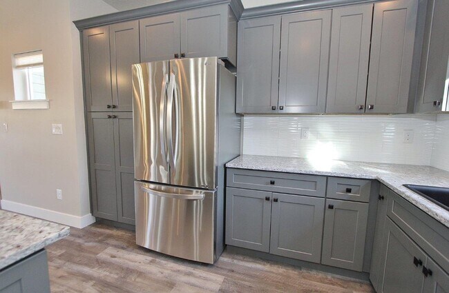 Building Photo - Immaculate North End Home