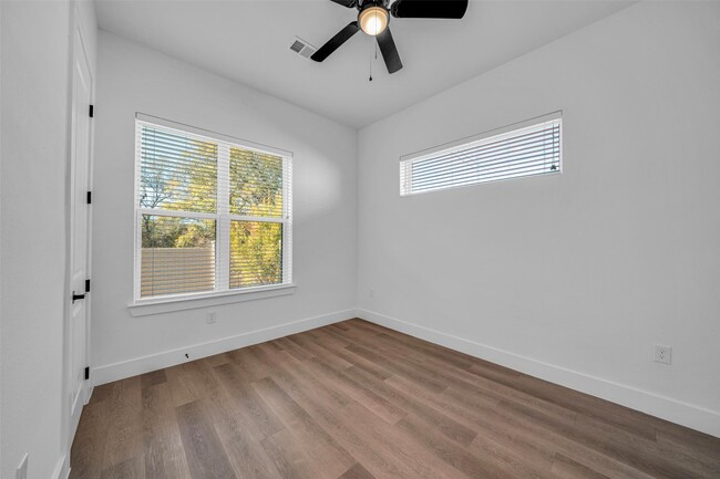 Building Photo - 1601 Mustang Dr