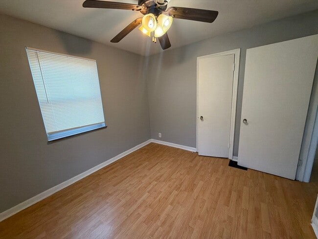 Building Photo - 6921 Pin Oak Dr