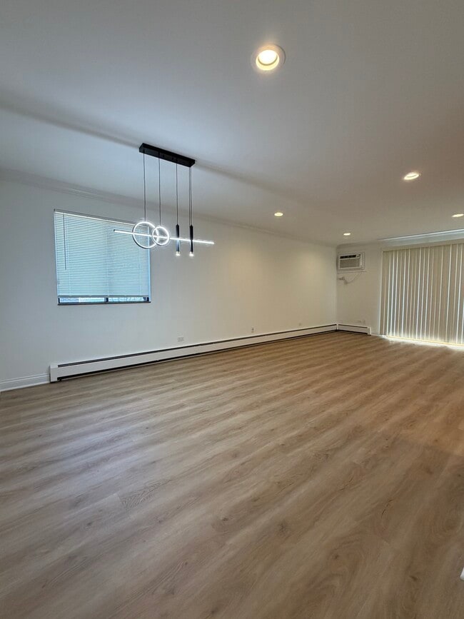 Building Photo - 5 Echo Ct