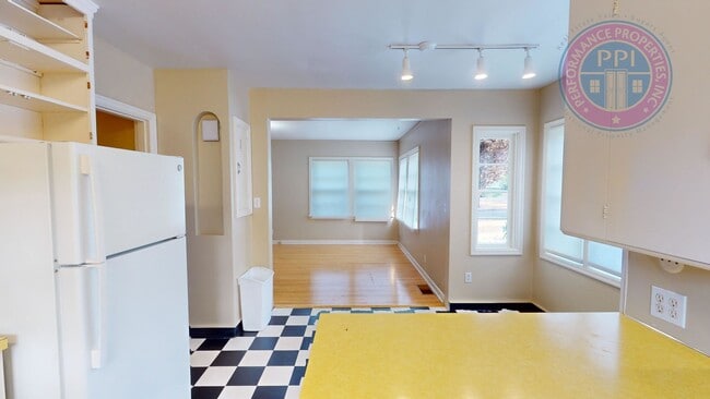 Building Photo - 3935 NE 74th Ave