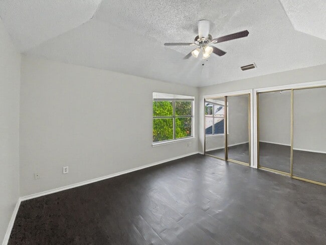Building Photo - Spacious, Updated Townhome in Garland