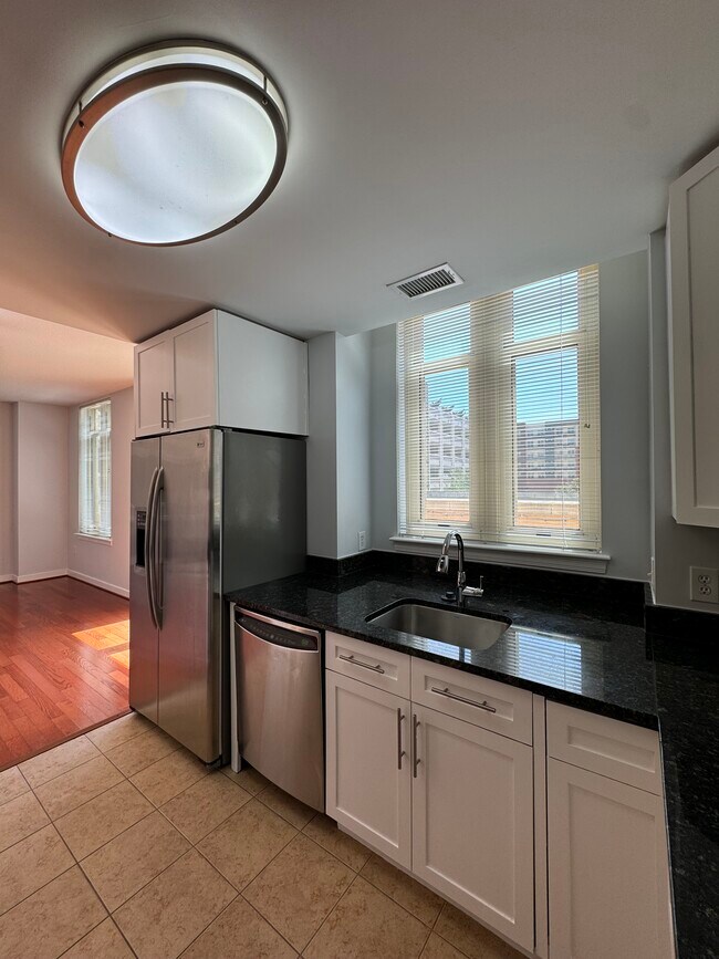 Building Photo - 155 Potomac Passage