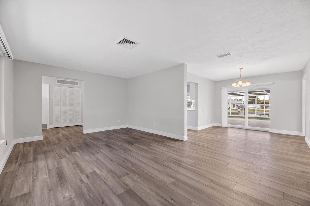 Building Photo - 6305 Cottonwood Ln