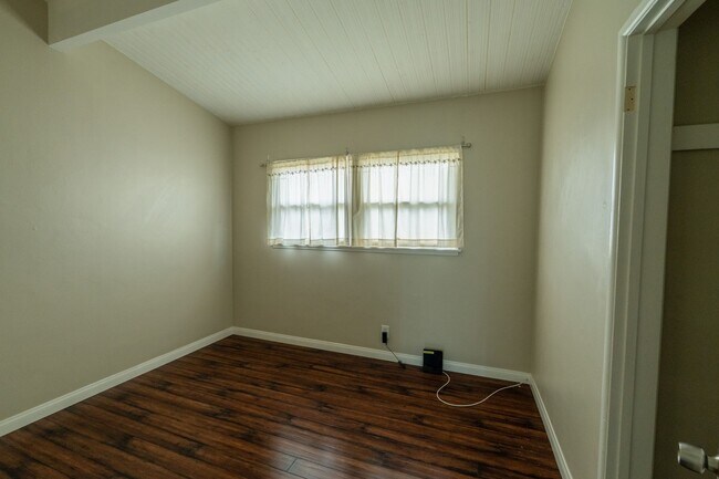 Building Photo - 2033 E Garvey Ave N