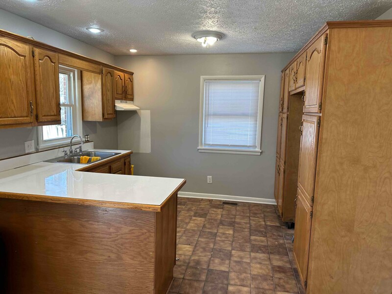Building Photo - 9812 Sunkist Way