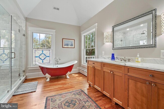 Building Photo - 1503 Russell Rd