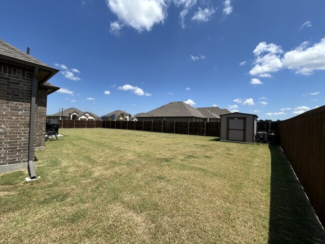 Building Photo - 541 Firethorn Dr