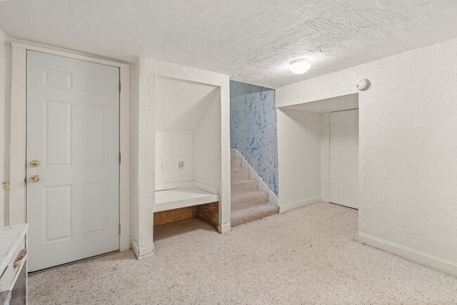 Building Photo - 24 Speen St