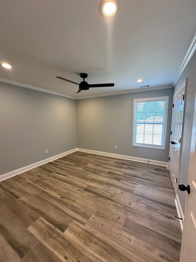 Building Photo - New 3 Bedroom Home in 30506!