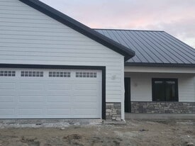 Building Photo - 839 Crystal Rd