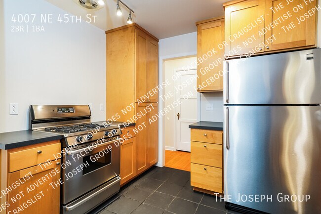 Building Photo - 4007 NE 45th St