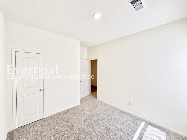 Building Photo - 4 Bed/2 Bath Home with Garage / Available Now!