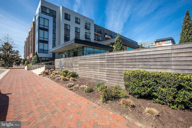 Building Photo - 145 Riverhaven Dr