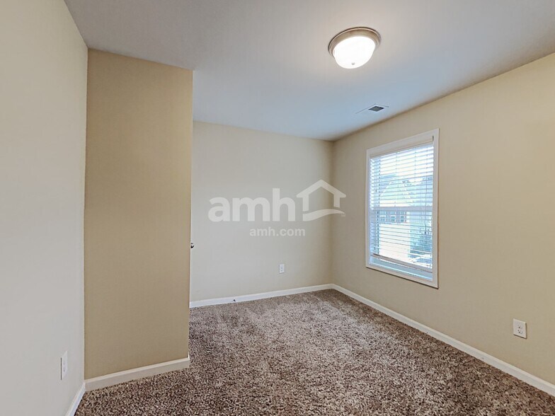 Building Photo - 507 Round Rock Trl