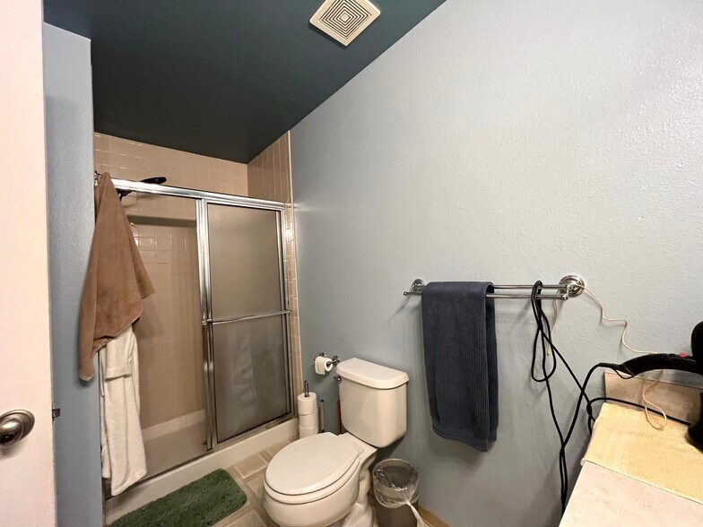 2nd Full bathroom (Shower, Toilet, Sink) - 4545 Wheaton Dr
