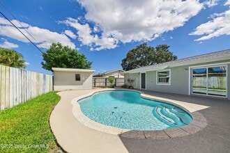 Building Photo - 1500 Dorsal St