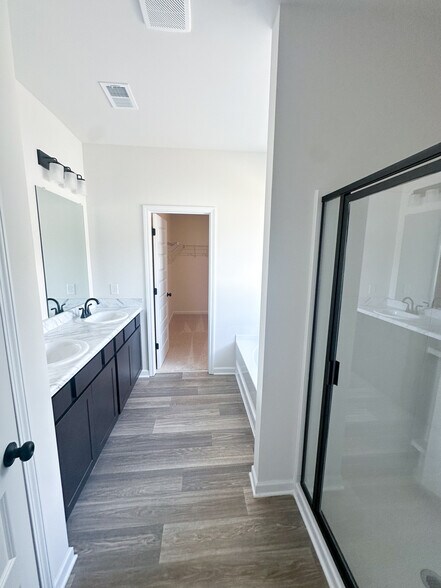 Building Photo - 627 Mountaintop Rd SW