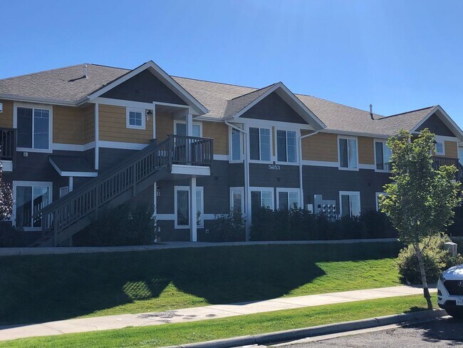 Building Photo - 3 Bedroom 2 Bathroom Condo * Flexible Leas...