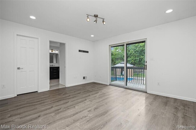 Building Photo - 3332 Barlyn Ln